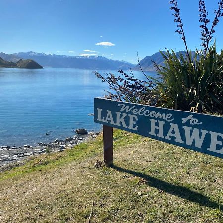 Views On Parry - Lake Hawea Holiday Home Exterior photo