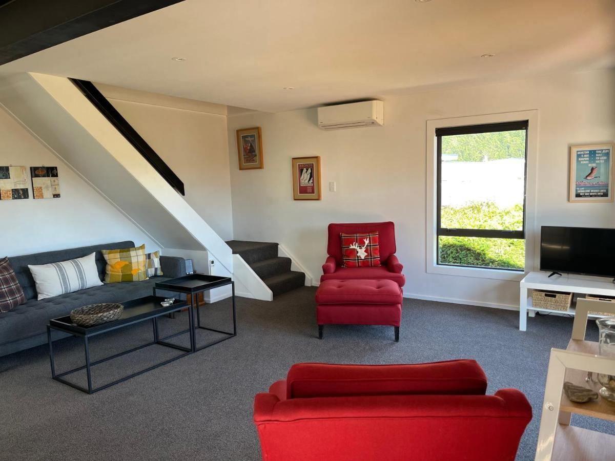 Views On Parry - Lake Hawea Holiday Home Exterior photo